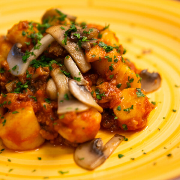 Gnocchi al ragù di salsiccia e funghi - immagine 4