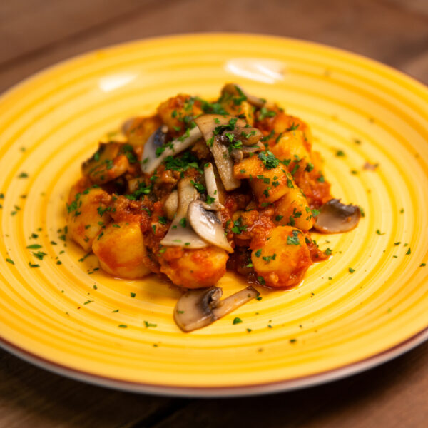 Gnocchi al ragù di salsiccia e funghi - immagine 2