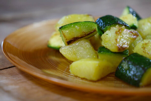 Zucchine e patate saltate - immagine 3